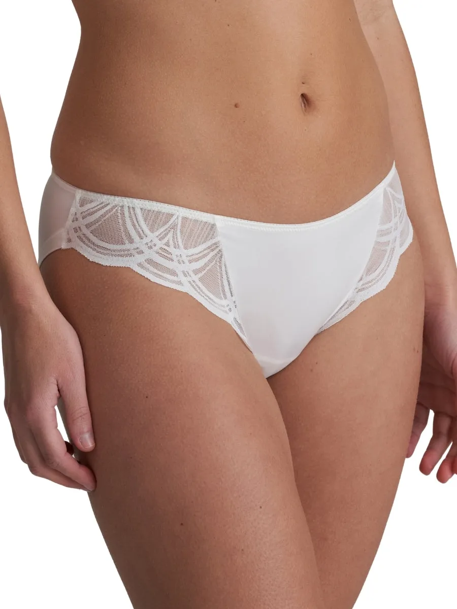 Cathia Rio Brief