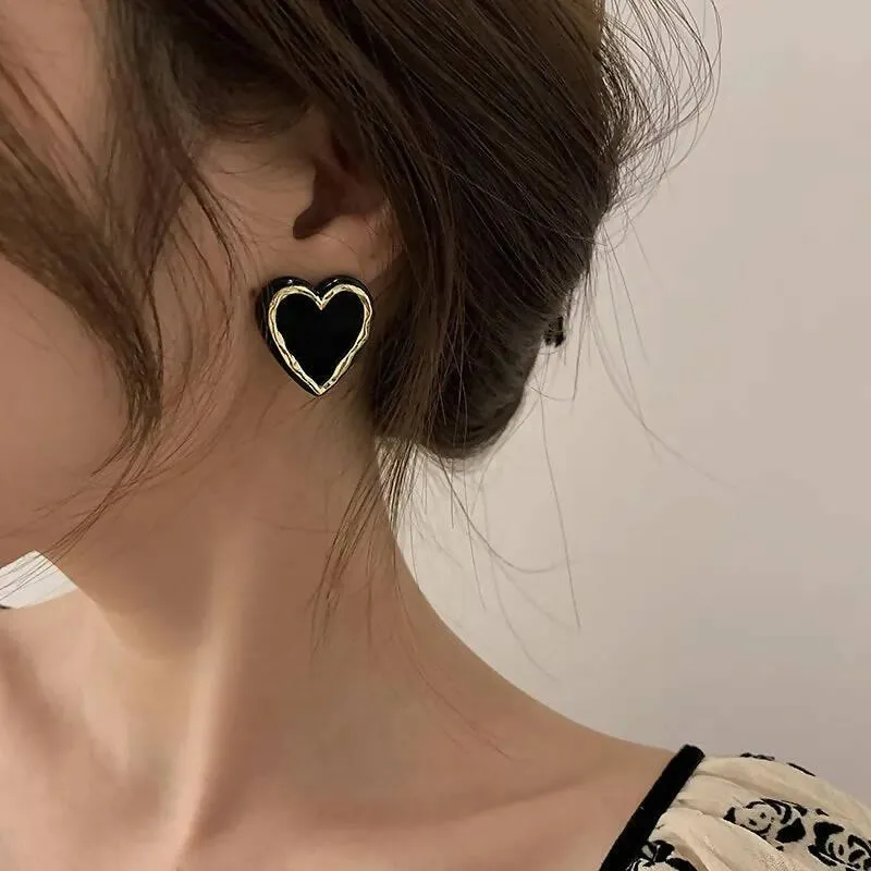 Luxurious Black Heart Stud Earrings