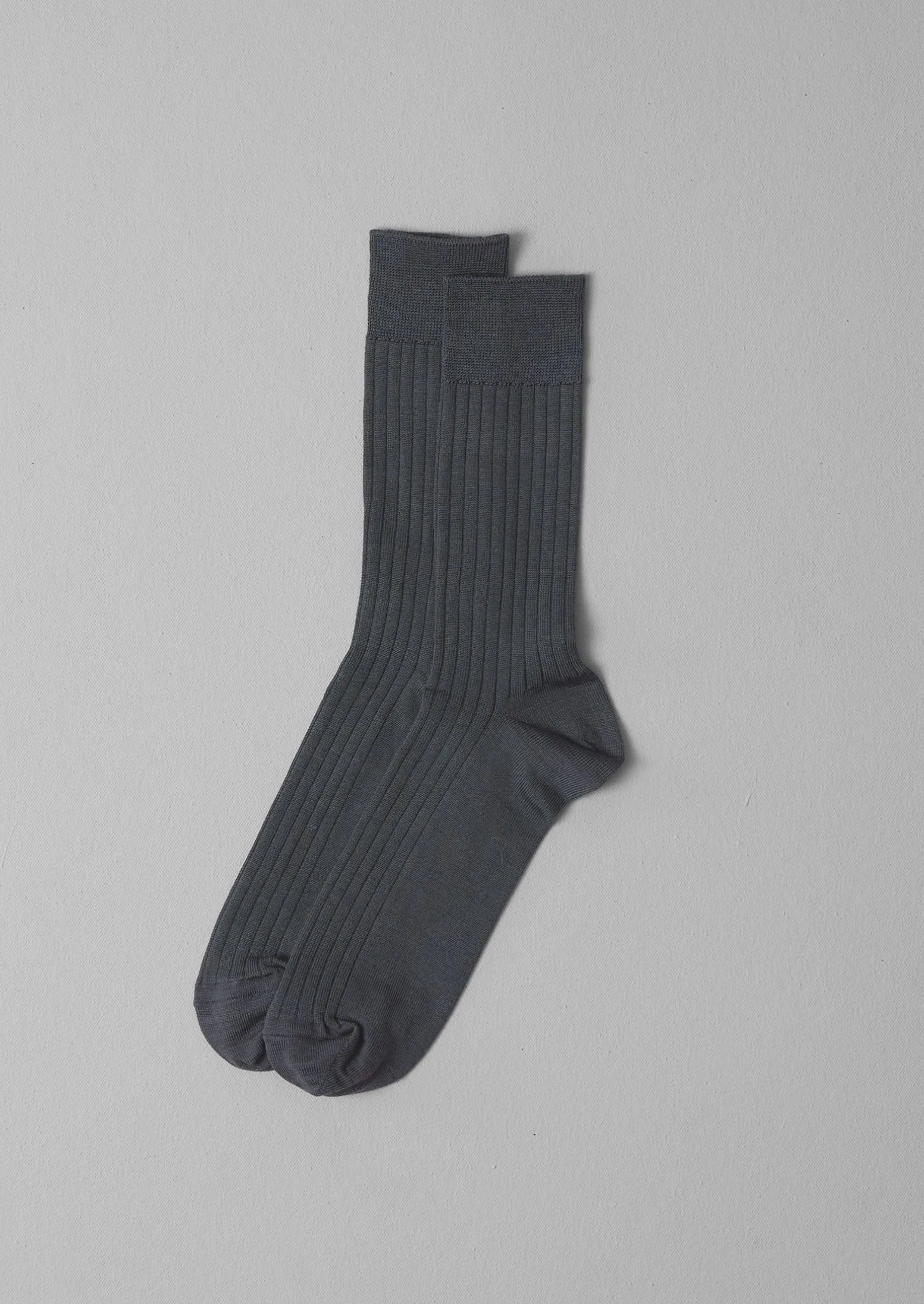 Nishiguchi Kutsushita Silk Cotton Socks | Charcoal